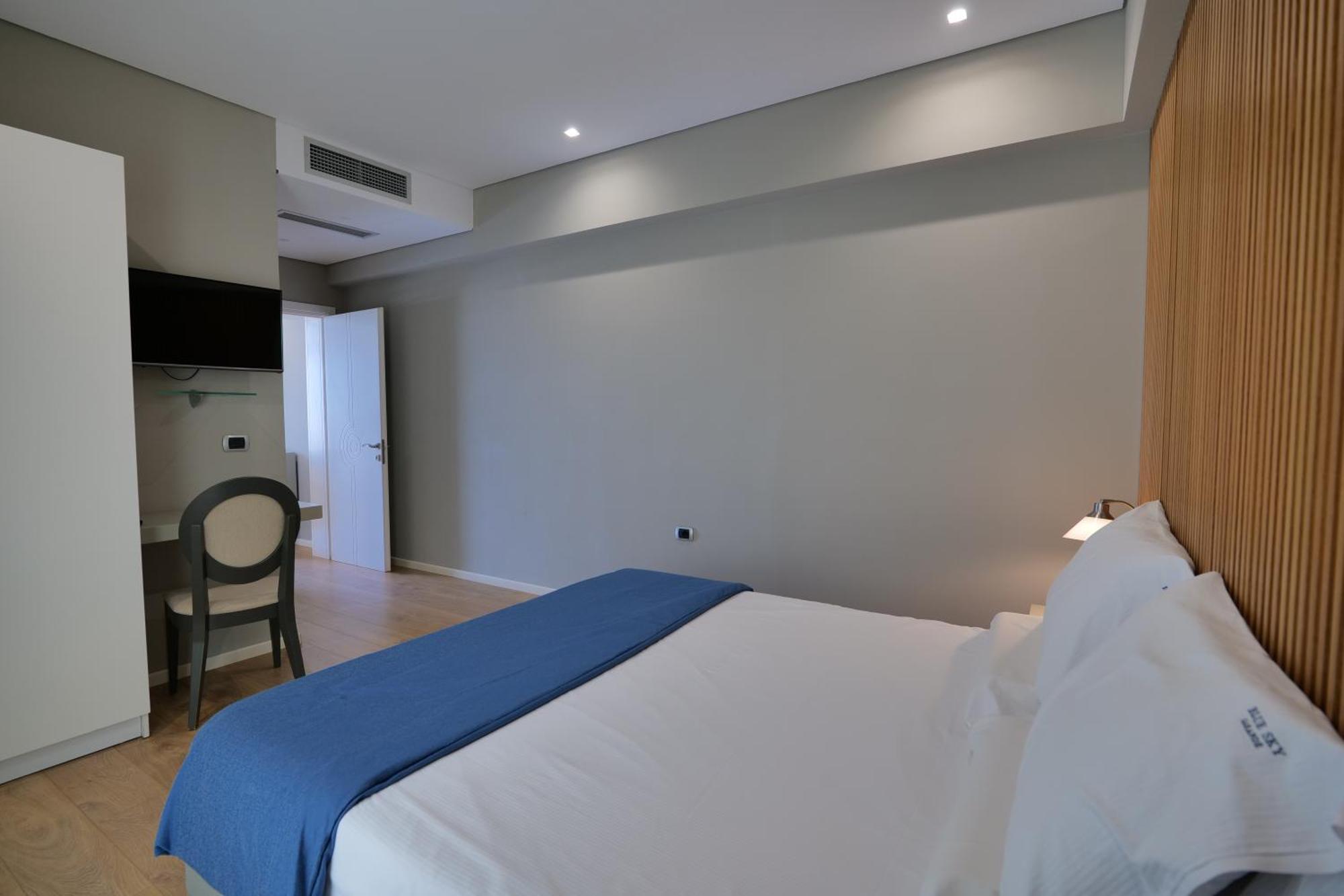 Hotel Blue Sky Sarande Exterior photo