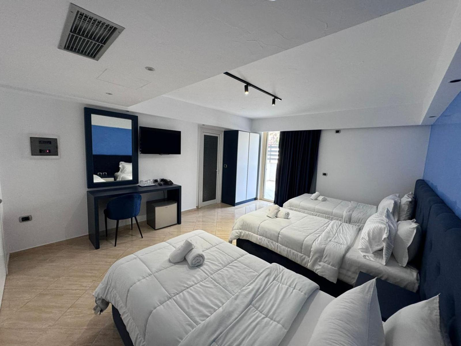 Hotel Blue Sky Sarande Exterior photo