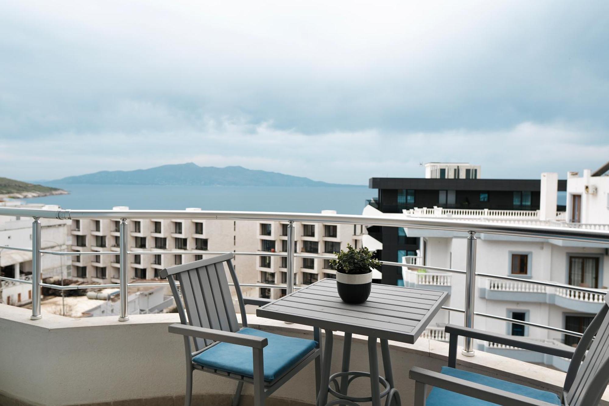 Hotel Blue Sky Sarande Exterior photo