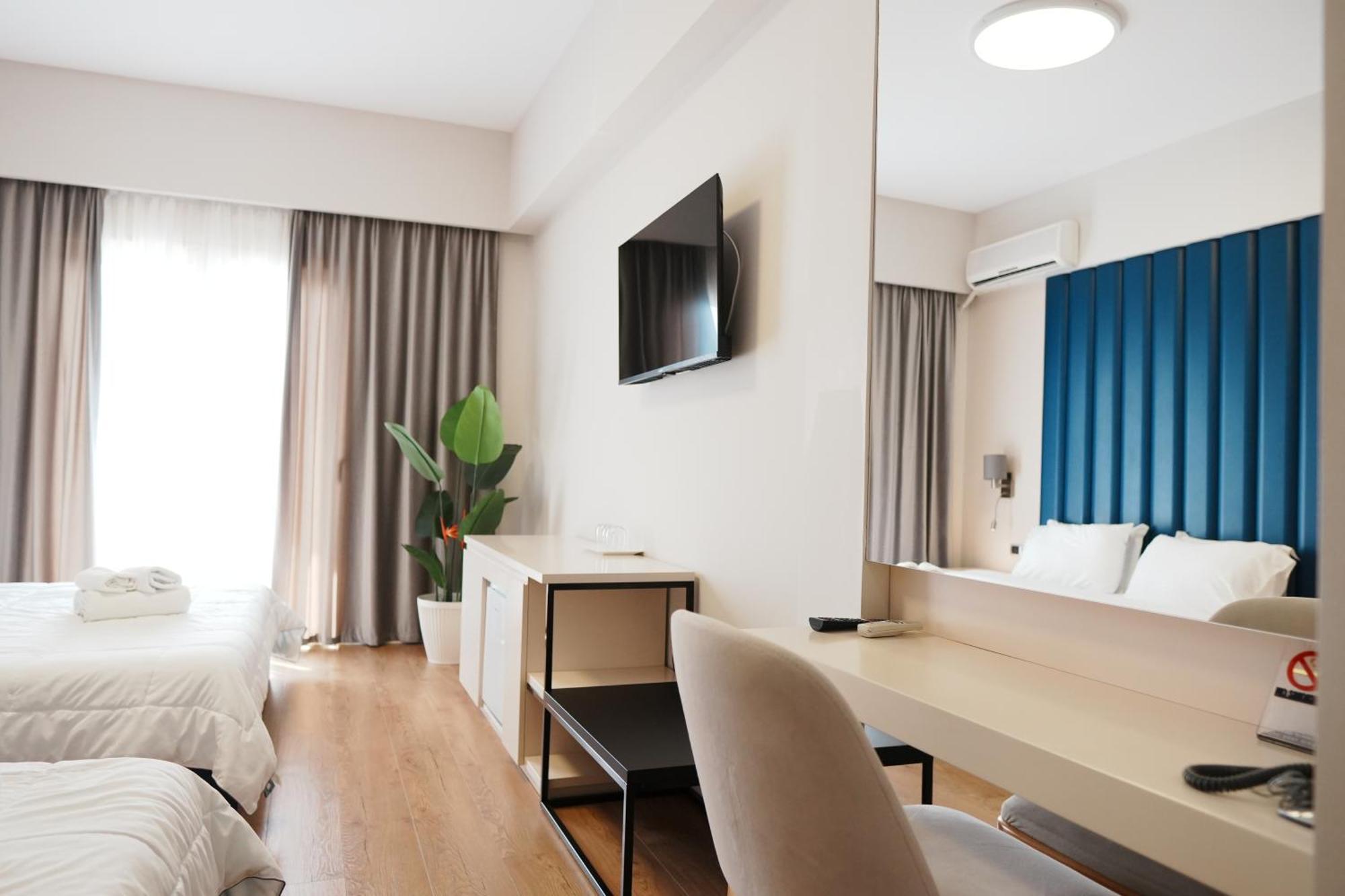 Hotel Blue Sky Sarande Exterior photo